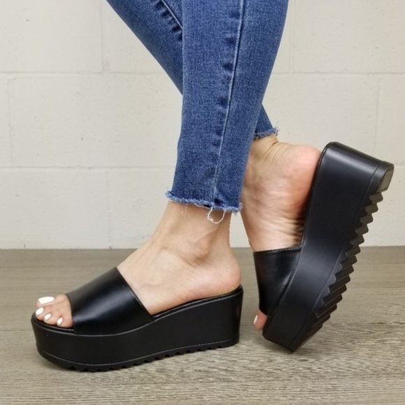 Slip On Chunky Platform Light Weight Sandal - Picture 1 of 7
